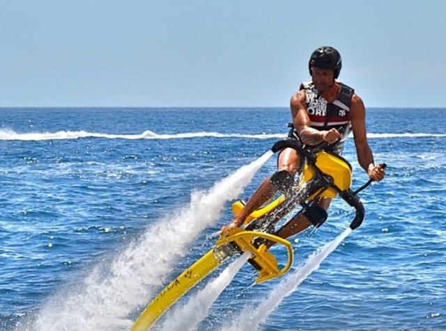 Probando la nueva forma de flyboard